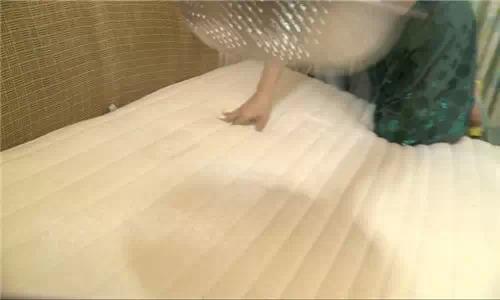 原来床垫是这样压缩,新买的床垫要不要撕薄膜去味