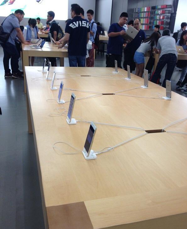 趁着大降价，周末过香港买iPhone6s，现场火爆