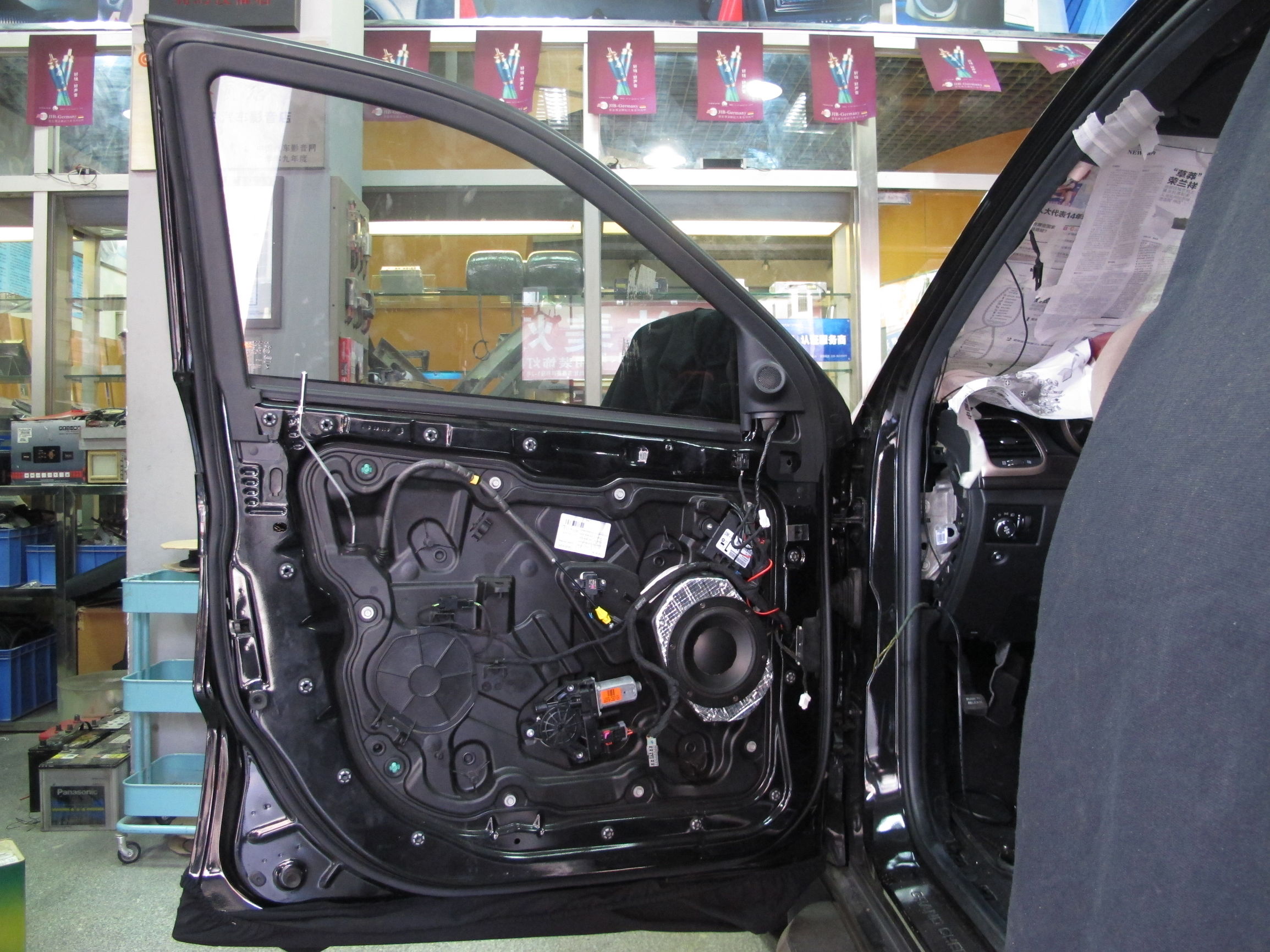 大切诺基升级丹麦丹拿342三分频，鼎沸之音，还原最真实的声音