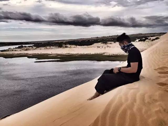 穷游小伙穷游西藏身体终于累垮,10年前穷游西藏