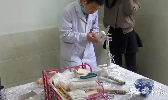 扁平足鞋底外侧磨损,低足弓鞋底磨损