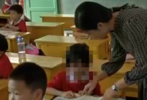 *毒涉**又轻生，你对得起谁？爱心接力育*女幼**