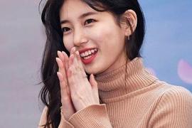 韩国“国民初恋”裴秀智高领毛衣穿出潮范