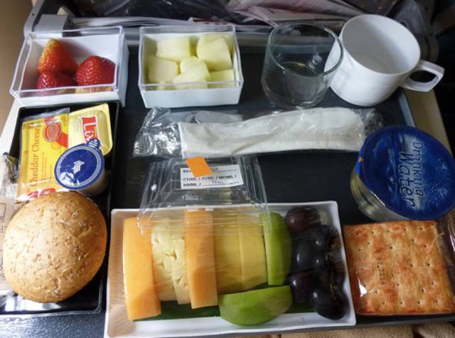 出行必备！空姐告诉你航空公司有哪些免费服务