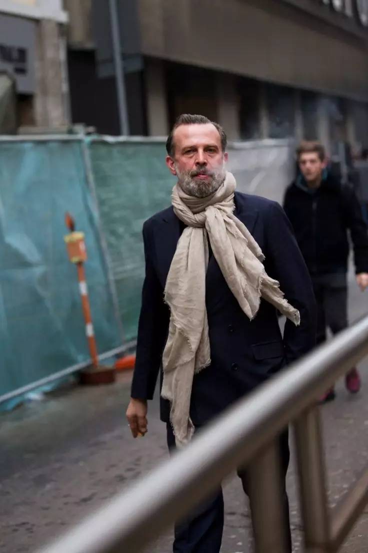 抽烟没格调、雪茄太做作,为什么不试下烟斗