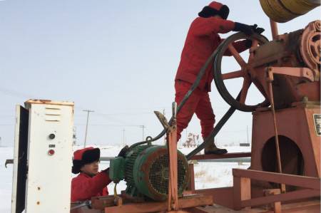 油田喜迎党代会,不畏严寒奋战一线