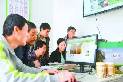 脱贫攻坚战上的巾帼担当,脱贫路上展现巾帼风采