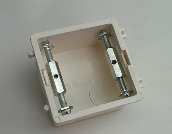 老插座坏了螺丝钻不进去怎么修复,插座暗盒螺丝孔坏了怎么办