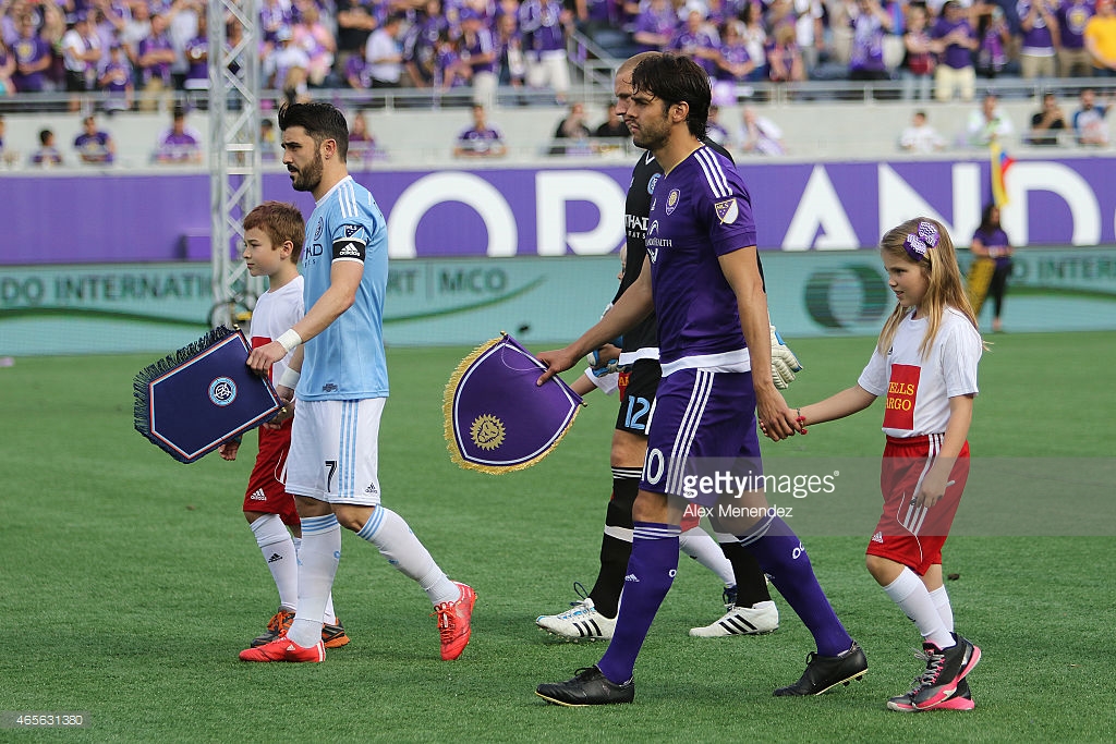 阿迪达斯足球球鞋测评,足球鞋选择nike还是阿迪达斯