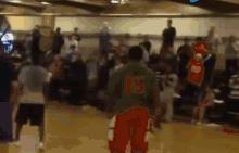 欧文和球迷单挑集锦,1v1完爆神甘宁