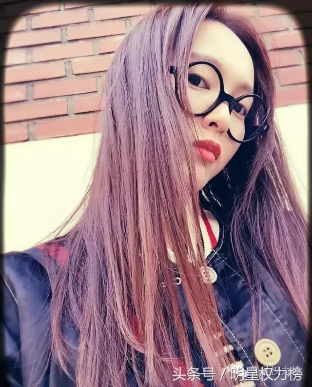 明星自拍除了卖萌还会搞怪！鹿晗TFBOYS教你自拍的正确姿势