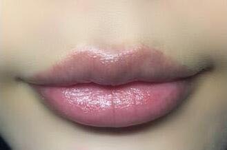 正确涂口红的步骤新手一看就会,最简单涂口红不掉色