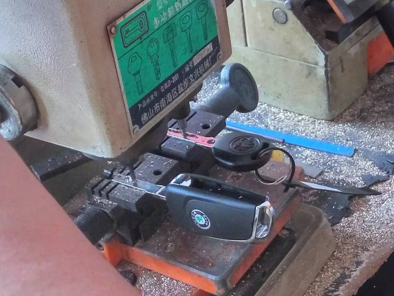 车钥匙掉了怎么办还有油,车钥匙掉了有什么办法找吗