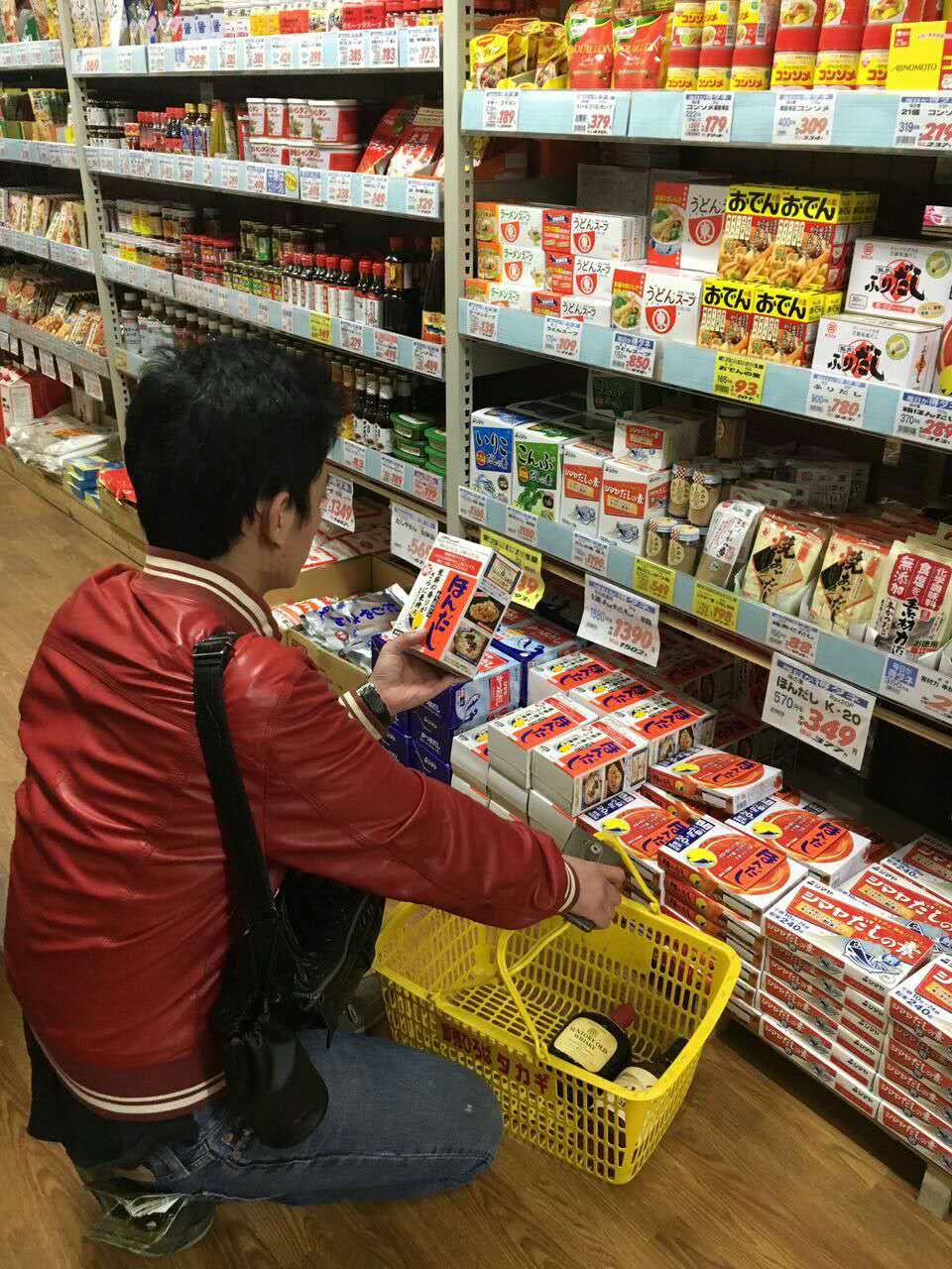 不当翻译官，他钻进居酒屋11年，终在山城做出最旧最暖的日料铺