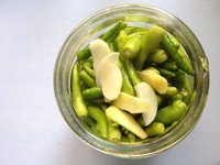 泡椒小米椒腌萝卜,泡椒小米椒怎么腌包菜