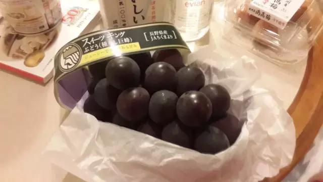 100块钱在国外能买什么 (100人民币在国外能买点啥)