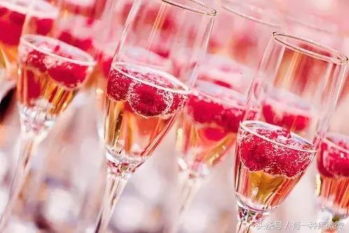 朋友圈拼的图太大,朋友圈拼的九宫格用的是什么软件