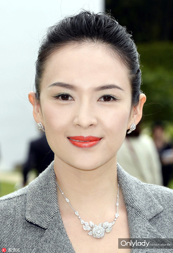 女子花4万块整容把嘴都整歪了,美国女子花76万整容