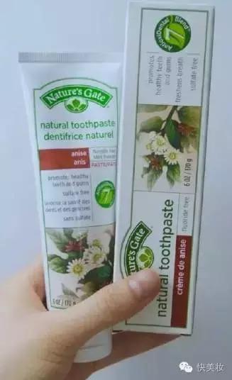 不喜欢笑是不是会嘴突,不喜欢笑正常吗