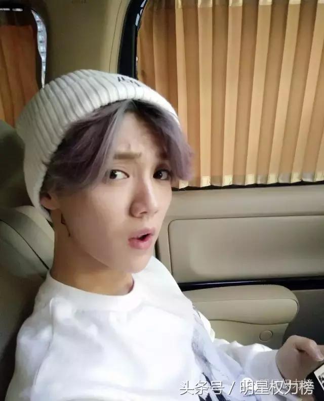 明星自拍除了卖萌还会搞怪！鹿晗TFBOYS教你自拍的正确姿势