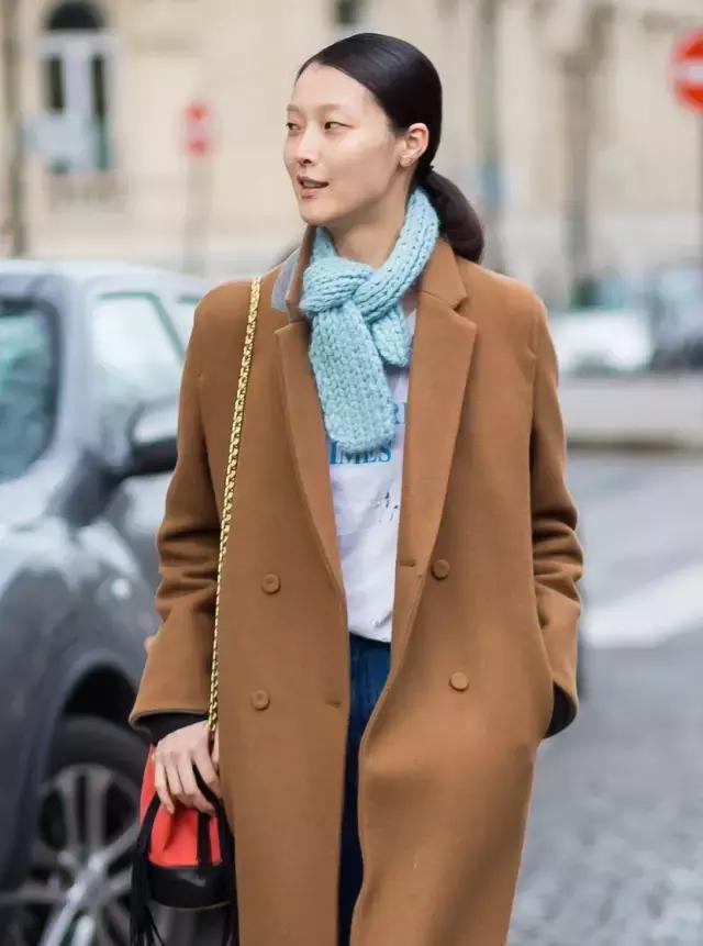 杨幂同款蓝色围巾,杨幂最新同款围巾
