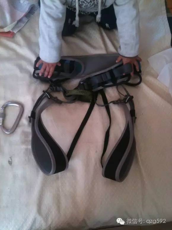 目前最好用的绳索下降器,学生学习绳索下降技巧的学习意义