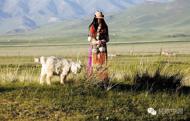 西部民歌推荐王洛宾,西部歌王王洛宾改编的歌曲有哪些