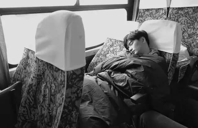 吃饭时直播，睡觉时赶路，《微能力者》校园宣传使出微能力！