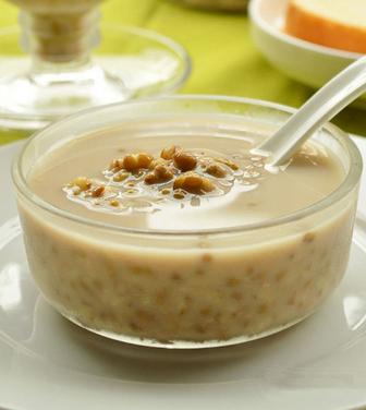 睡觉以前吃东西好吗,睡觉前吃得饱饱的好吗