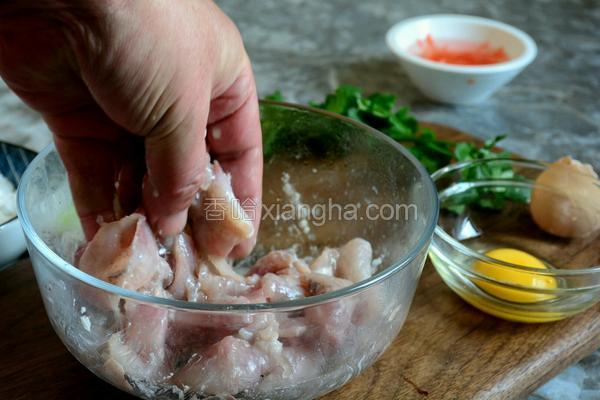 剔鱼片的教程,鱼片的切法剔除鱼刺视频