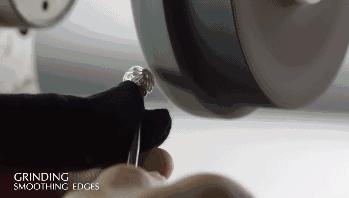 新婚夫妻花130美元买婚戒，却遭到Pandora店员无情嘲笑