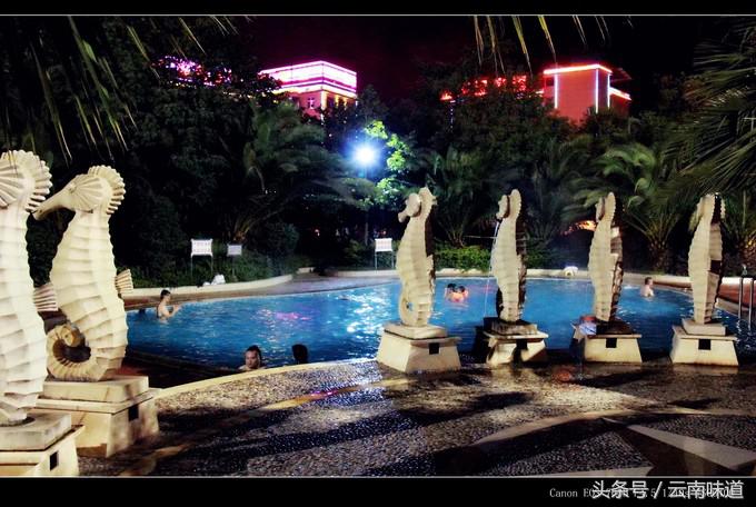 夜色下的罗茨温泉，看着养眼，泡着安逸