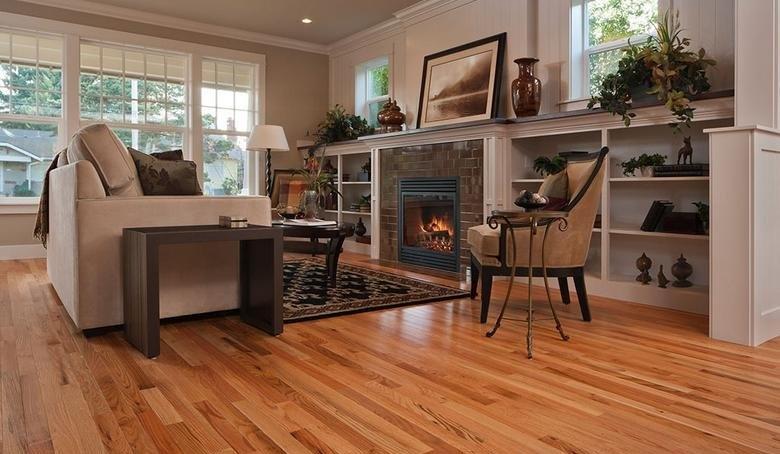 你家木地板还贴着地面贴吗？看看人家龙骨悬空的铺法！