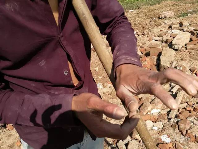 土里面挖出来的古钱币能售卖吗,一村民挖到古钱币专家出千万回收