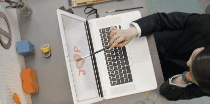 只需一秒就能让你的电脑变触屏,电脑改成触控屏