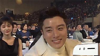 刘诗诗和吴奇隆上台领奖对视,陈赫吴奇隆