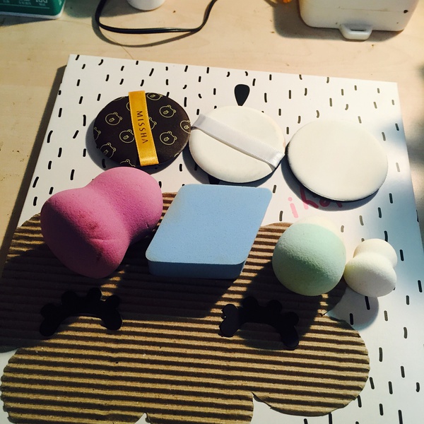 公主们！爱惜你们脸部的同时，别忘记粉扑哟！