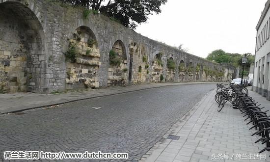 荷兰马斯特里赫特的“魔法圣诞”集市开幕啦！