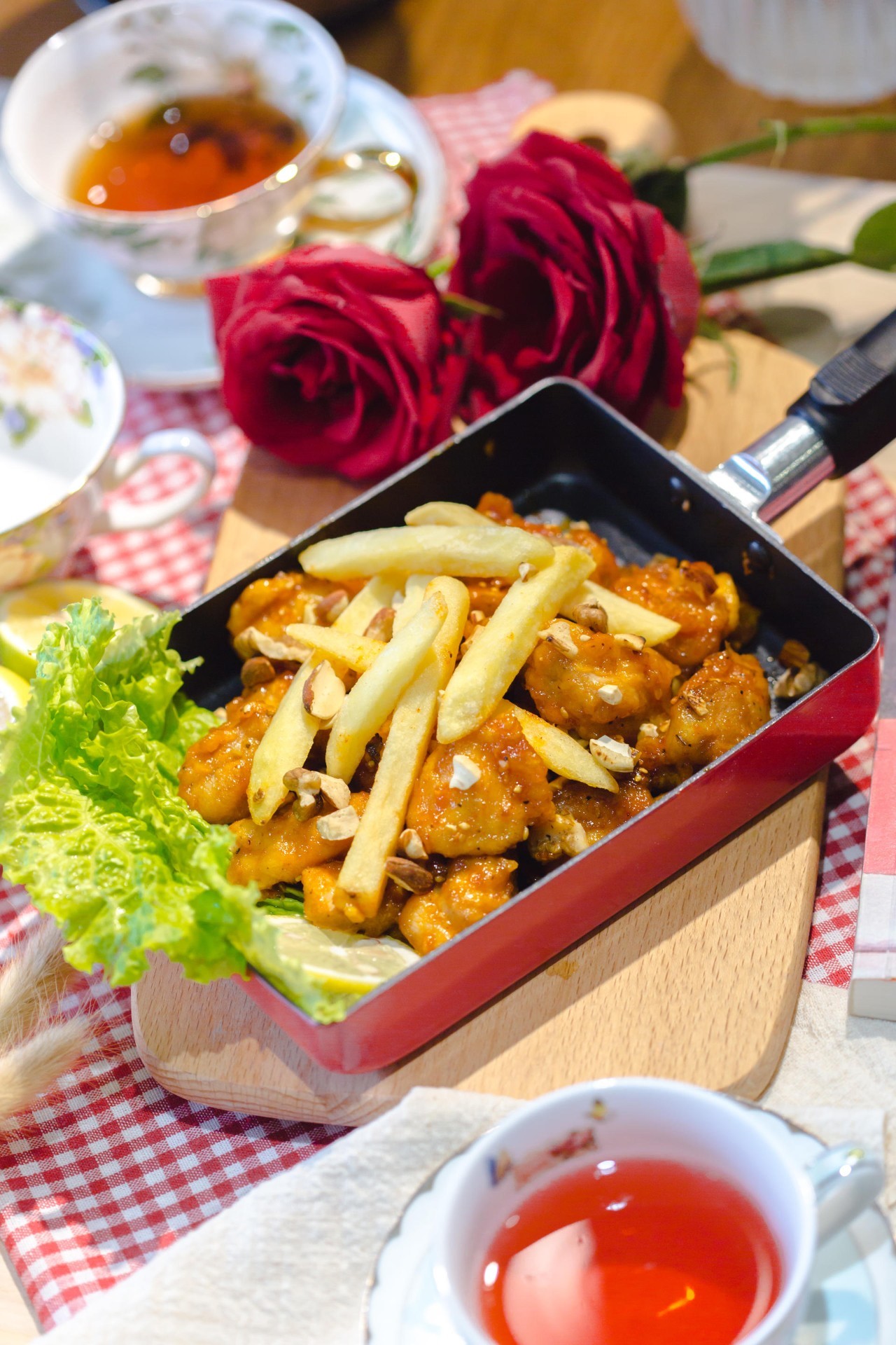 闺蜜聚会去哪好?来「GUMIHO」几个女孩把饰品店开在咖啡馆