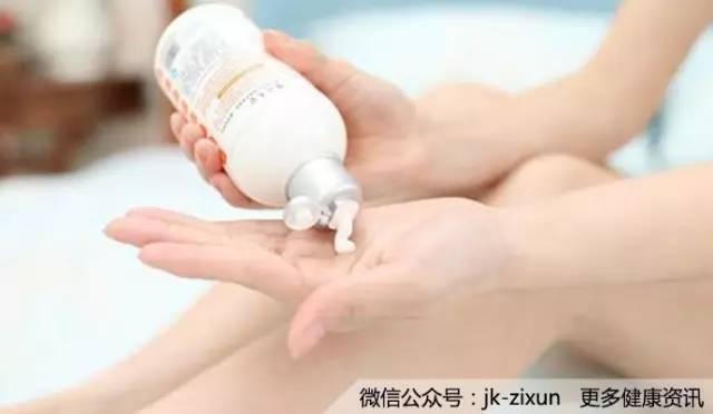 冬天腿上皮肤干燥起皮屑吃哪个药,冬天裤子上很多白色皮屑怎么去除