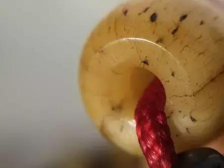 世人都爱老珠子！科普从孔道来辨别老珠子真伪的方法