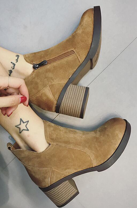 百搭神器短靴不管是出街还是约会都能轻松搞定很有范儿哦!