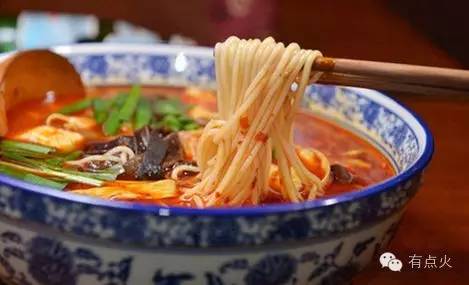 鱼火锅米线的做法,牛油火锅肉酱米线的做法