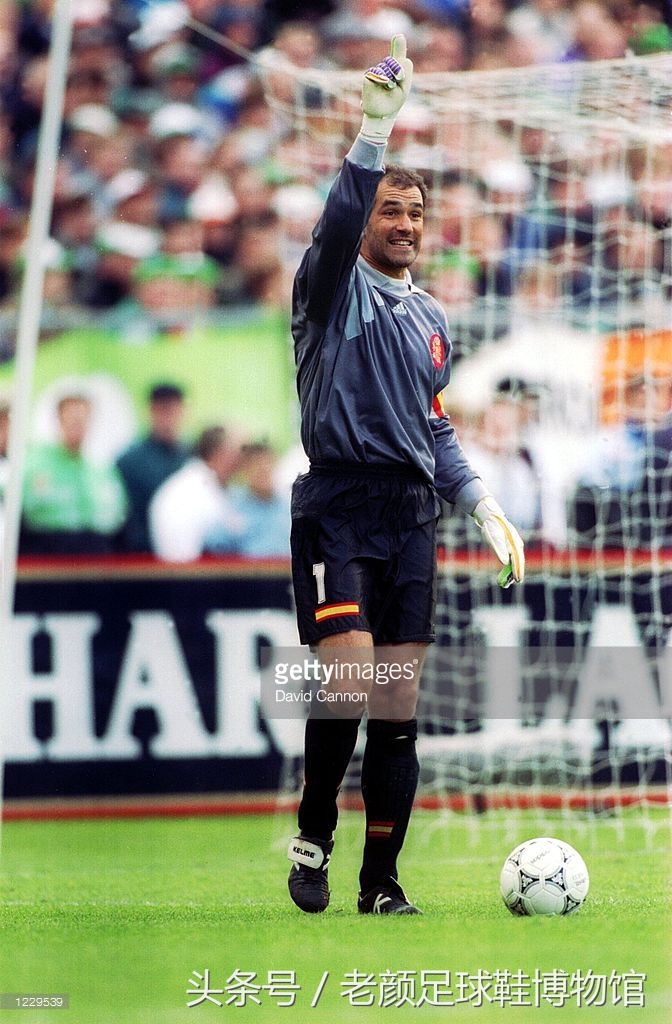 西班牙足球鞋便宜,西班牙足球鞋怎么样