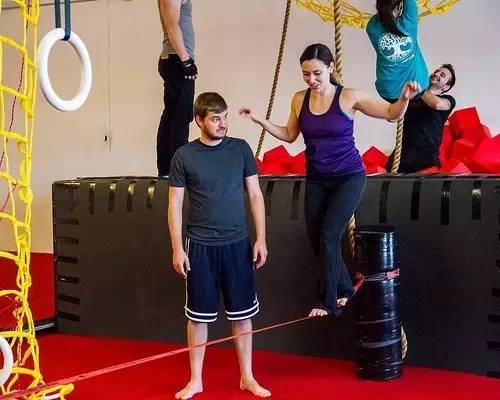 这才是雪天正确的打开方式,这才是下雪天滑雪的正确打开方式