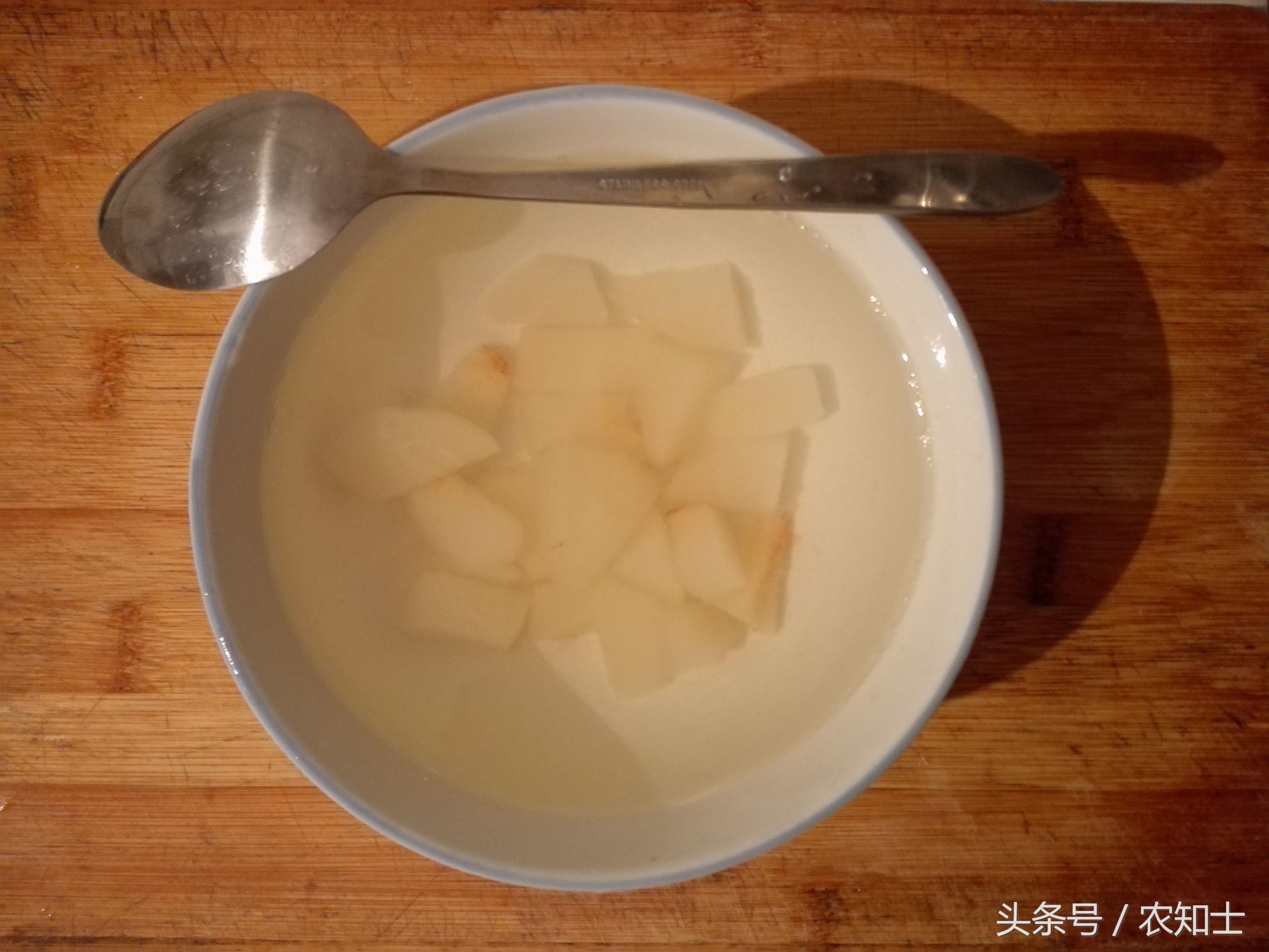 贝母冰糖蒸雪梨怎么做治咳嗽,冰糖雪梨水治咳嗽的做法