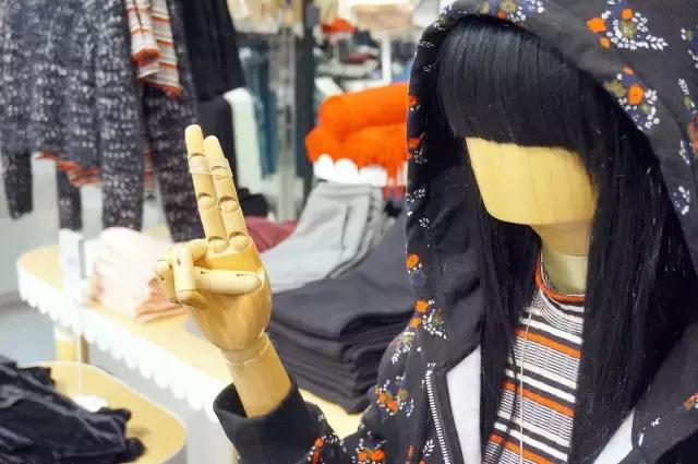 它帮你集齐快消品牌，一伙打折让你365天穿衣不重样