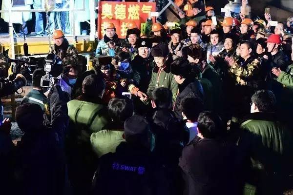 亲历者讲述惊魂一刻,亲历者讲述煤矿坍塌瞬间