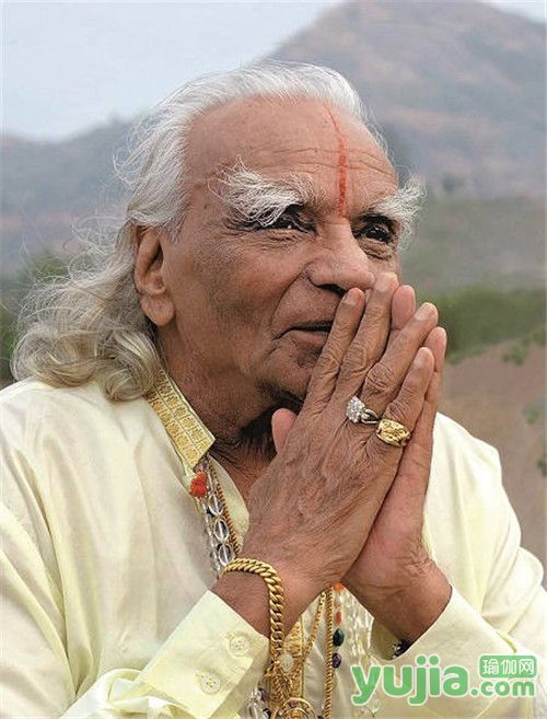 艾扬格23个经典瑜伽动作,艾扬格瑜伽之光在线阅读