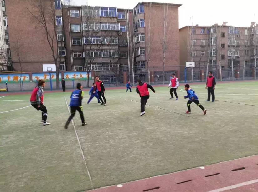 「直通校园」家校共育成就孩子绿茵场上的足球梦想——太原市迎泽区双塔北路小学召开第三届足球队家长会